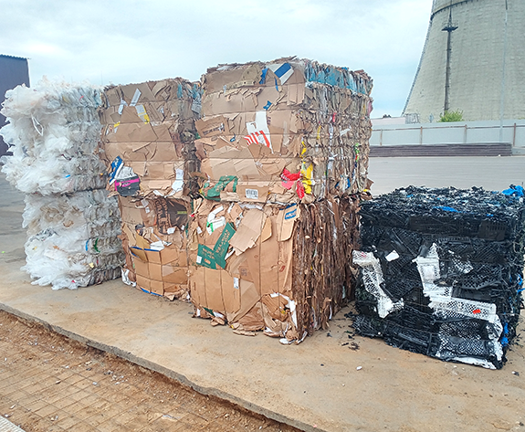 Multifunctionele balenpersoplossing voor recyclingcentrum in Wit-Rusland