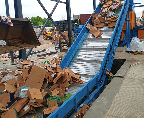 Multifunctionele balenpersoplossing voor recyclingcentrum in Wit-Rusland