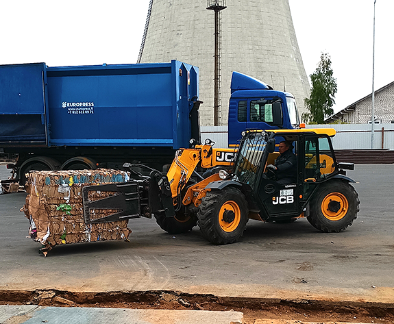 Multifunctionele balenpersoplossing voor recyclingcentrum in Wit-Rusland