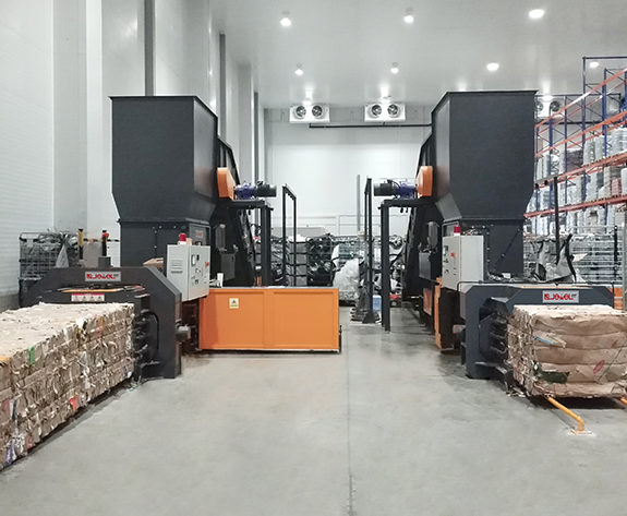 Geautomatiseerde verwijderingsoplossing voor verpakkingsafval in het toonaangevende logistieke centrum voor supermarkten in Rusland