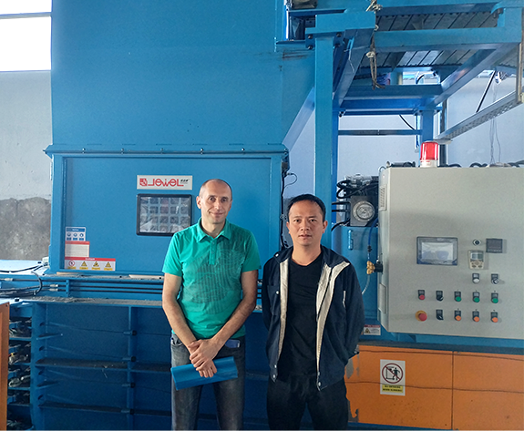 Hoogefficiënte balenpersoplossing voor de recycling van plastic en papier in Wit-Rusland