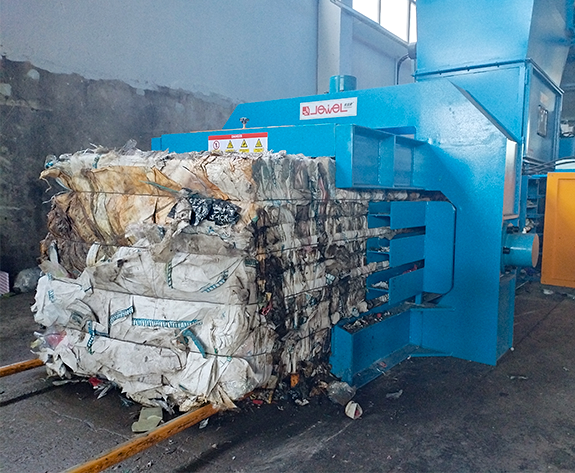 Hoogefficiënte balenpersoplossing voor de recycling van plastic en papier in Wit-Rusland